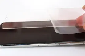 手机贴膜，不用再花冤枉钱，教你3分钟贴好，一点没有白边和气泡