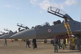 印度开放展示苏-30 引大批日本自卫队人员围观视频封面