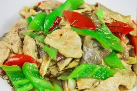 厨师长分享饭店蘑菇炒肉片做法，肉片滑嫩蘑菇鲜，3分钟炒一盘视频封面