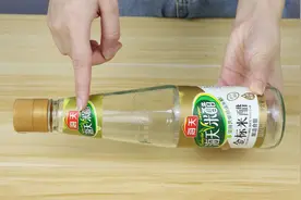 家里煮菜的白醋还能这样用？教你5大妙用，一年省下不少钱，学学视频封面
