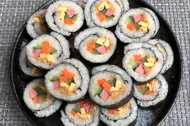 寿司最简单的家常做法，食材和做法都简单，一口一个，学会不用买