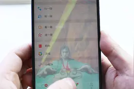 微信界面过于单调，教你设置一个音乐透明主题，简单又方便！视频封面