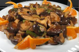 大厨分享香菇最好吃的做法，鲜香嫩滑，出锅比肉还好吃视频封面