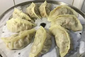 北方的烫面牛肉蒸饺，皮薄馅大，香而不腻，注意调馅是关键哦！