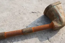 翻新一个老古董烟斗，纯铜材质，质量相当过硬！视频封面