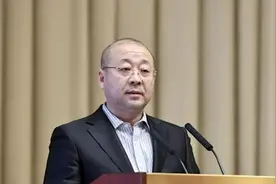 首个！这名全国优秀县委书记履新视频封面