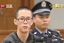 庭审：女子搭讪流浪小伙，哪料被囚禁残害，法庭上竟还不认错！视频封面