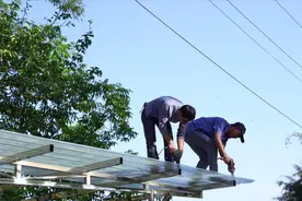 大家忙活了一天终于把雨棚搭好了，以后再也不怕刮风下雨了