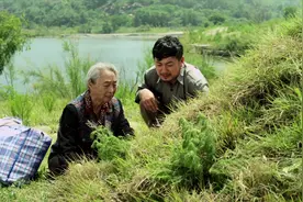 再喊一声爹娘：儿女不孝，不赡养妈妈，妈妈留下封信死在老伴坟前视频封面