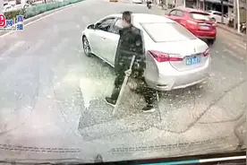 谁是谁非？汕头一小车司机从后尾箱抽出“家伙”怒货车司机视频封面