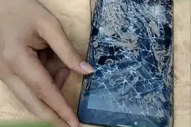 捡了一部烂平板，换屏翻新后，居然还能正常开机，质量不赖！视频封面
