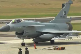 从中国引进！首批6架歼-10CE战斗机列装巴基斯坦空军视频封面