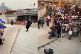 西安新修立交人行坡道又窄又陡 市民吐槽：旁边咋不建个骨科医院视频封面