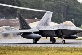 让F-22飞行员担忧的缺氧问题终于解决，方式竟是如此简单粗暴视频封面