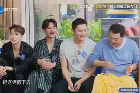 #奔跑吧#【沙溢蔡徐坤萧敬腾Angelababy】沙溢后悔选早爆改队服蔡视频封面