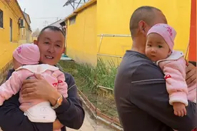 34岁男子喜提妹妹一枚，出门被误会是女儿神吐槽：等她结婚都60了视频封面