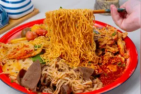 麻辣烫最好吃的做法，拌一拌好吃到飞起！！！