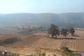 记录宁西铁路陕西境内，列车穿越秦岭接近渭南开往西安方向。视频封面