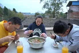 吃不腻的老坛酸菜鱼，小妹儿受不了二娃的撒娇，给他做了一大盆视频封面