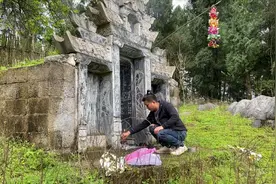 清明节农村小伙给外婆上坟，1个蜡烛3支香，上坟也有讲究视频封面