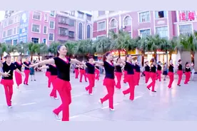 广场舞《心里藏着你》，歌声甜美动听，舞蹈简单欢快