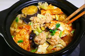 炖菜最近火了，教你农村特色做法，热乎乎一大锅，上桌汁都不剩！视频封面