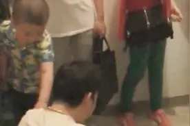 女子瞒着家人与男友生活六年 男友携子上门 跪求她的父母原谅视频封面