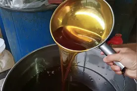 油菜在遂宁农村是主产之一，纯正菜籽油香味扑鼻，来看看压榨工序