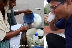孟加拉街头饮料摊，70岁老大爷卖的1一块钱一杯棕榈果汁视频封面