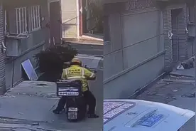 外卖刚放门口两分钟就消失不见，男子怒查监控，真相令人哭笑不得视频封面