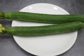 丝瓜汤要想好喝有技巧，大厨教你做，丝瓜翠绿不发黑，汤鲜味美视频封面