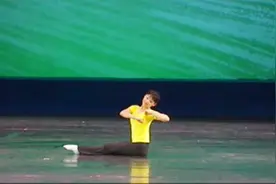 中国舞蹈家协会舞蹈考级教材 第三版3级3《锄禾》（柔韧练习）视频封面