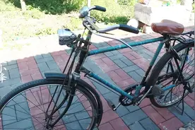 实拍：一辆1970年的飞鸽自行车，现在能卖多少钱？价格不敢相信视频封面