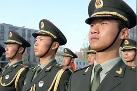 除了一些特殊人才，在部队什么军衔才配警卫员？除非满足这一条件视频封面