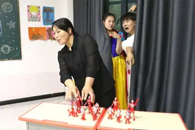 粘土和魔法棒无故消失，同学们设下陷阱抓幕后黑手，没想是老师视频封面