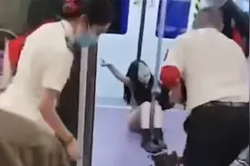 西安地铁女乘客被保安强行拖拽下车，衣不蔽体，警方已介入视频封面