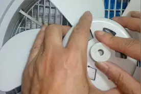 美的立式鸿运扇拆卸清洗，加润滑油后组装实录，搞干净过冬了视频封面