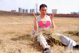 爆笑做梦：闰土做连环梦，又中彩票又抱漂亮媳妇，结果悲催了！