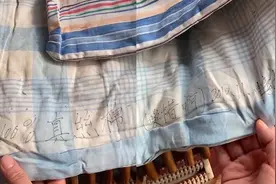 女子准备扔掉去世婆婆的旧被子，拆开看到一行字瞬间泪目：不扔了视频封面