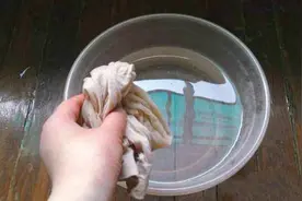 新买的丝袜别急着穿！用这个水泡一泡，一双能穿一年不抽丝，真棒视频封面