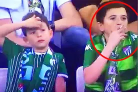 本杰明•巴顿？10岁小男孩看台抽烟被抓现行 原来已是36岁父亲  