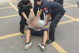 河北一38岁男子11分钟内连续作案，当街持刀伤2人，警方当场抓获视频封面