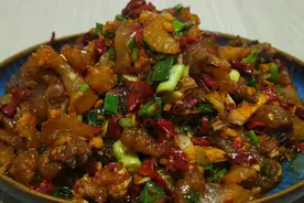 牛筋还是湘菜的做法好吃，Q弹软烂，香辣入味，嚼起来越嚼越有劲视频封面