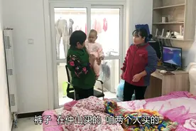 奶奶从姑姑家回来，宝宝醒来看到老人啥表现，把妈妈的心都戳疼了视频封面