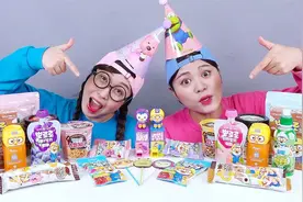 搞笑外国人：两个女孩买了特色零食，她们很开心，看她们怎么搭配视频封面