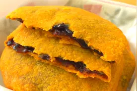 最近很火的红糖肚脐饼，用料简单适合自制，热吃还会流溏心