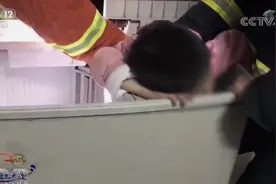 河南平顶山 男童为捞玩具被“吞”入洗衣机 脚部变形救援困难重重视频封面