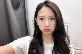 疫情过后第一次逛街，小酒妹给自己放个假，带员工去买夏季工装视频封面