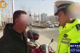 甘肃：市民推摩托车找交警，主动请交警报废，行为受到交警点赞视频封面
