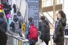 春运高峰即将来临！西安站人头攒动，新增列车保障旅客平安返乡视频封面